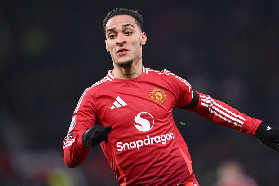 Antony não conseguiu emplacar no United e será emprestado