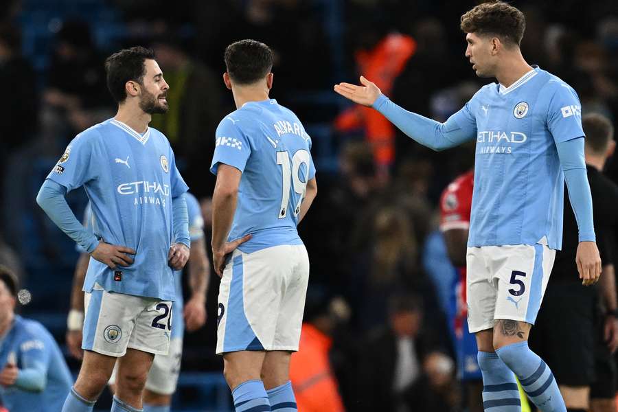 Manchester City tropeça no último jogo antes do Mundial