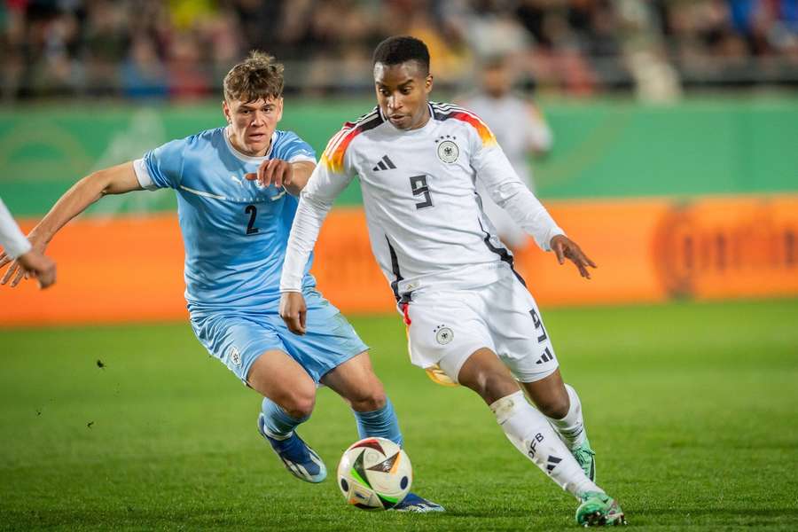 Youssoufa Moukoko im Trikot der deutschen U21-Nationalmannschaft.