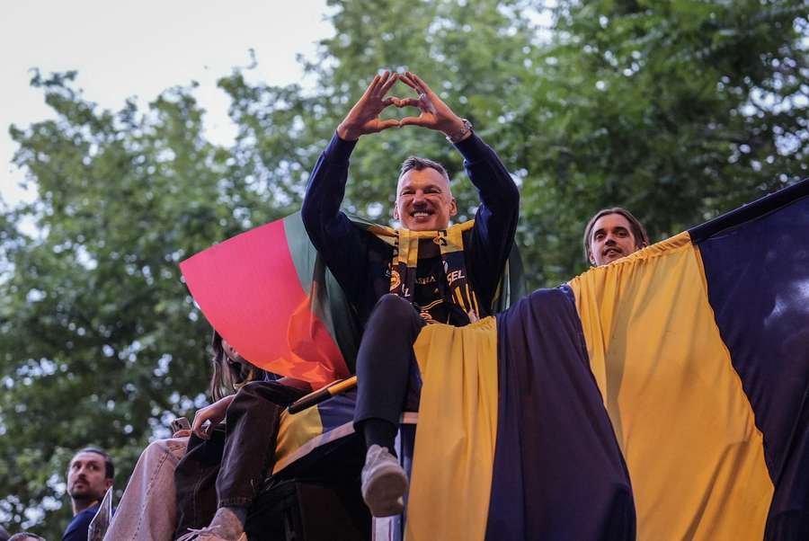Jasikevicius, durante la celebración del Fenerbahce. Jasikevicius, durante la celebración del Fenerbahce.