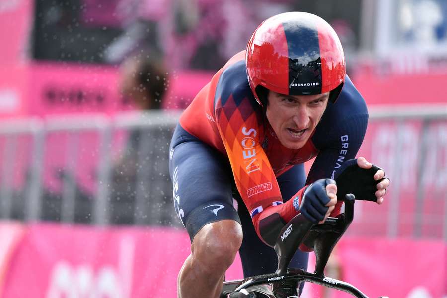 Geraint Thomas em ação durante o contrarrelógio individual