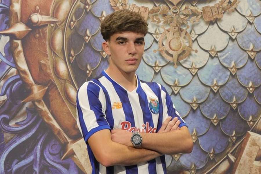 José Afonso, lateral-esquerdo de 16 anos do FC Porto