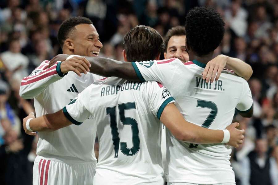 Los jugadores del Madrid celebran el segundo gol del Madrid