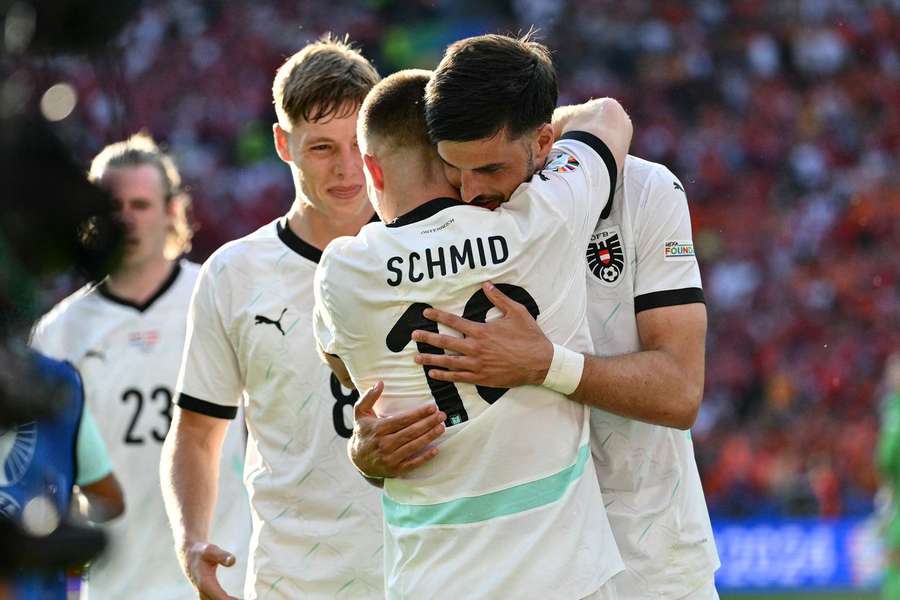 Schmid marcou na vitória da Áustria