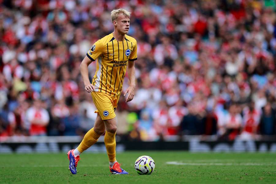 Jan Paul van Hecke in actie voor Brighton