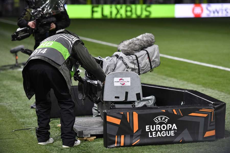 Cine transmite FCSB - Bologna la TV