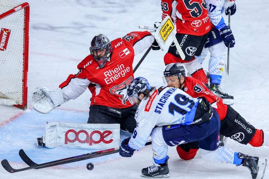 Julius Hudacek ist die Mauer im Tor der Haie.