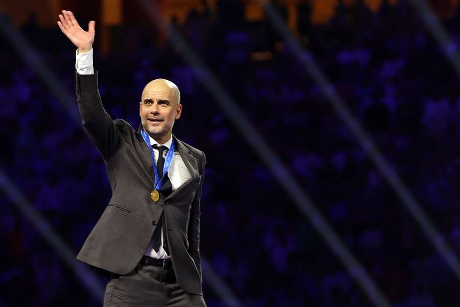 Guardiola met zijn medaille