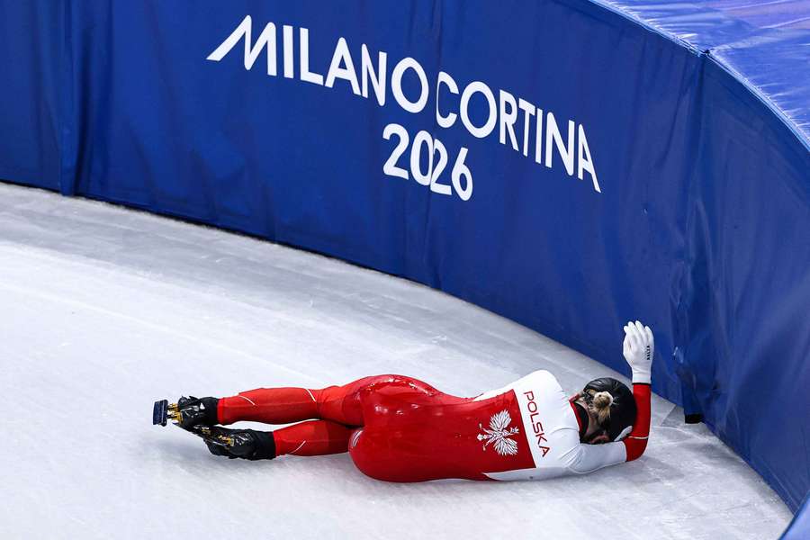 Min Jeong Choi zdetronizowana na 1500 m, zwycięstwo Kim Gil-li. Upadek Kamili Sellier