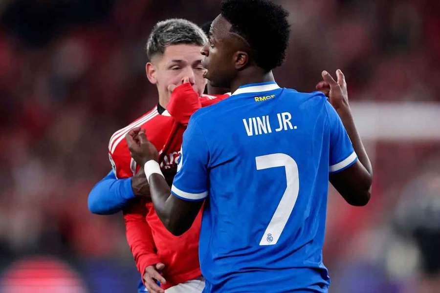 Prestianni com Vinicius Júnior no Benfica-Real Madrid
