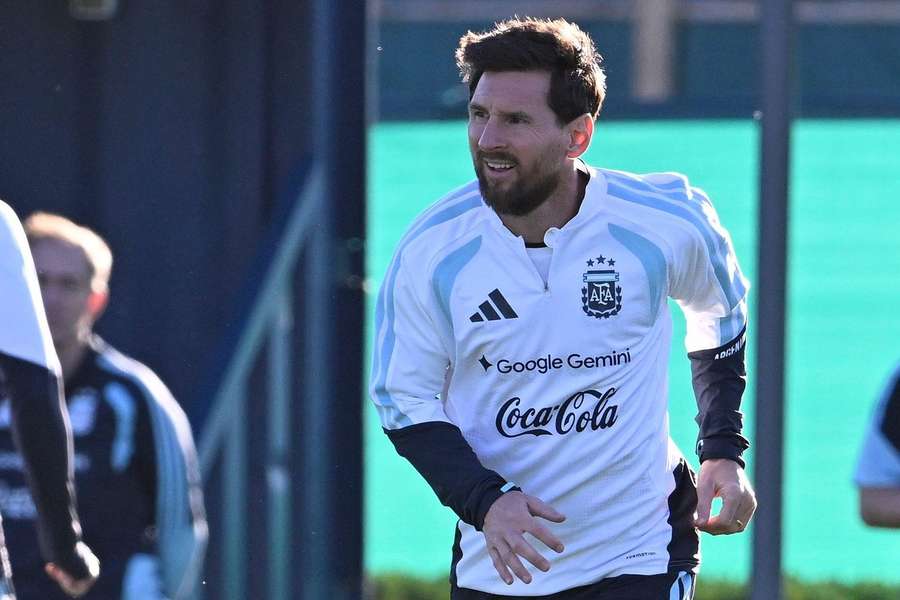 Neymar îi aduce un omagiu emoționant lui Messi înaintea retragerii acestuia din naționala Argentinei