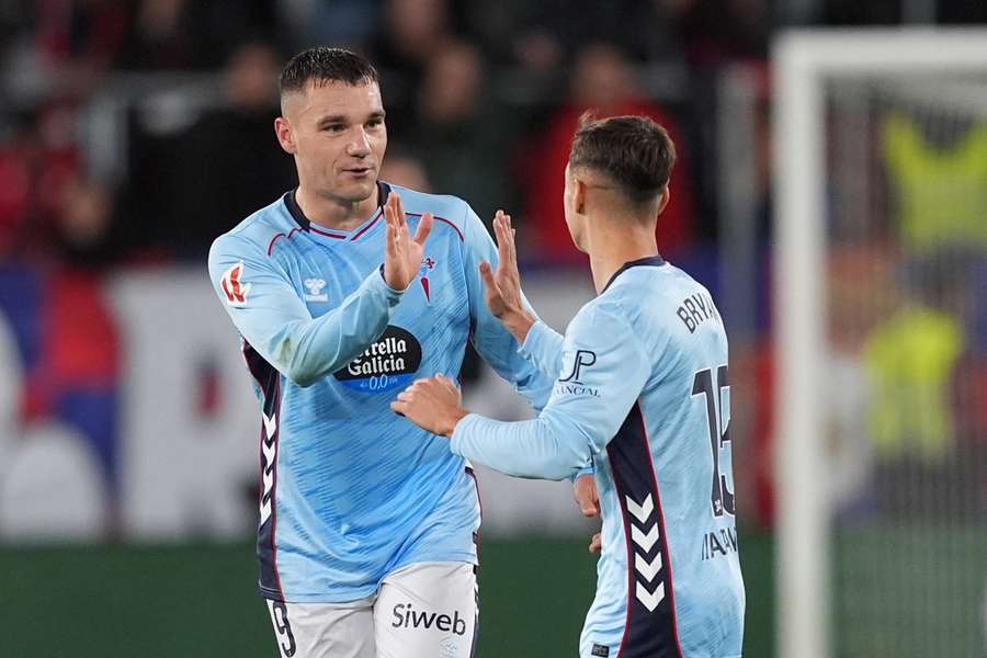 Ferran Jutglá celebra uno de sus goles con Bryan Zaragoza Ferran Jutglá celebra uno de sus goles con Bryan Zaragoza