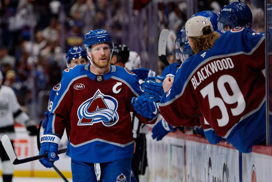 Avalanche Gabriel Landeskog celebrate goal in Game 2 vs. Los Angeles Kings