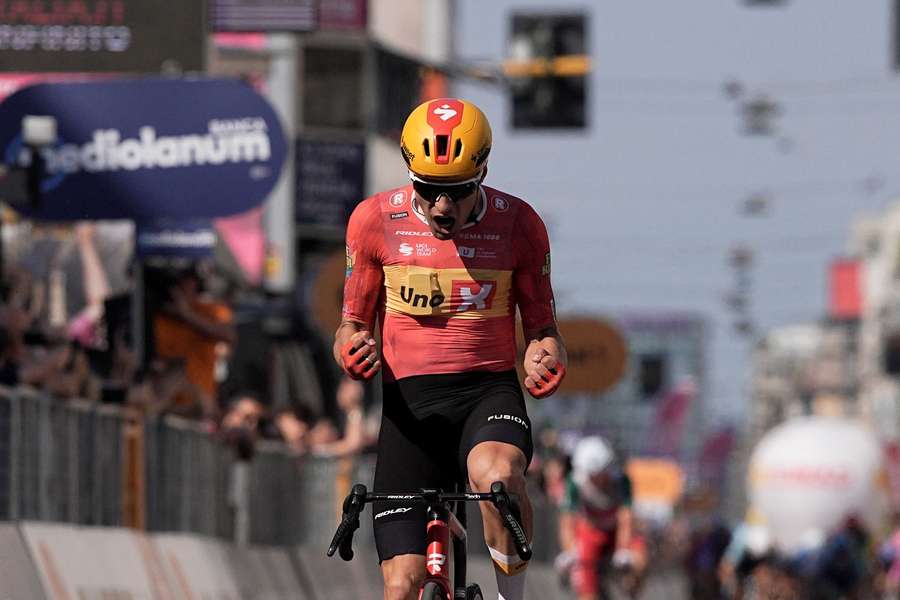 Fredrik Lavik Dversnes ovládol 15. etapu Giro d'Italia.