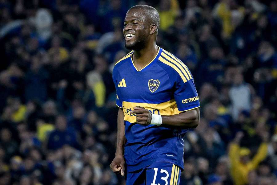 Valencia firma tres goles desde el banquillo Valencia firma tres goles desde el banquillo