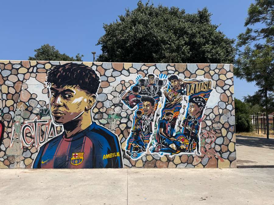 La fresque en hommage à Lamine Yamal, à côté du nom La fresque en hommage à Lamine Yamal, à côté du nom