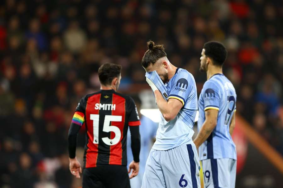 Radu Drăgușin, integralist în partida pierdută de Spurs la Bournemouth