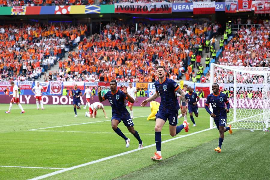 Weghorst, celebrando el segundo gol de Países Bajos