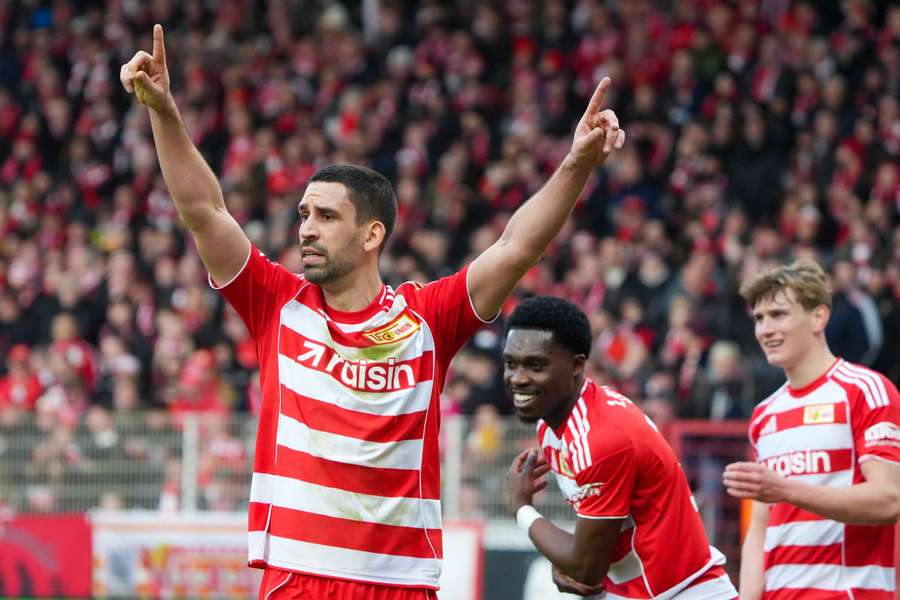 Rani Khedira se raduje z gólu, kterým rozhodl o výhře Unionu Berlín nad Leverkusenem. Rani Khedira se raduje z gólu, kterým rozhodl o výhře Unionu Berlín nad Leverkusenem.