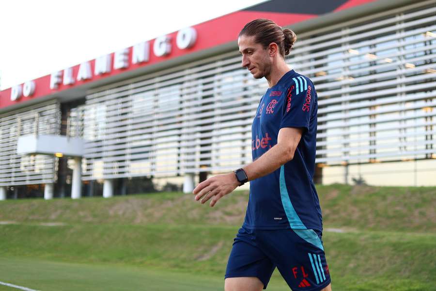 Filipe Luís em treino no Ninho do Urubu