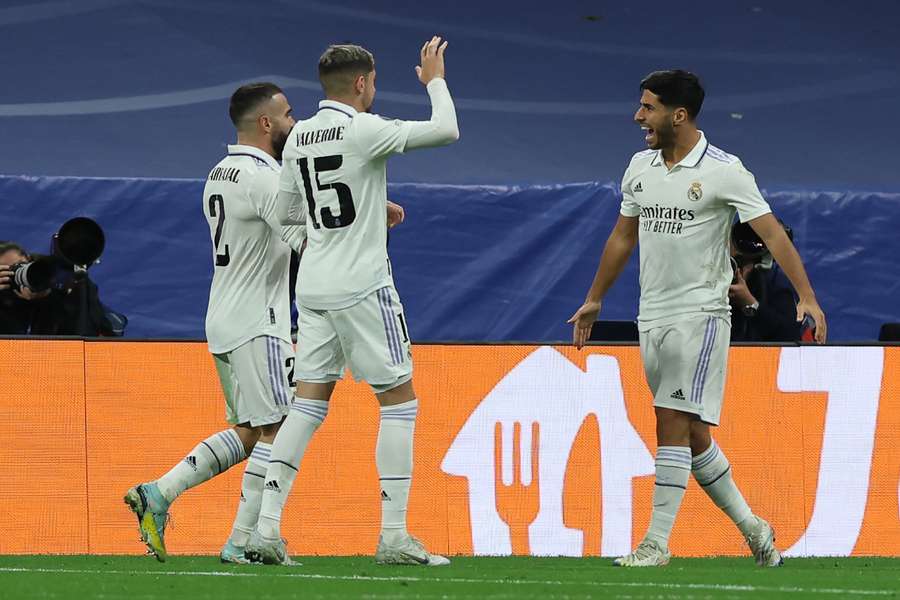 Asensio, Carvajal y Valverde celebran el 3-0 del Real Madrid.