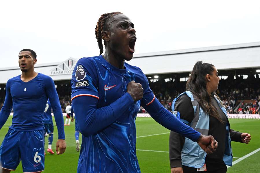 Trevoh Chalobah se raduje po zápase Premier League mezi Fulhamem a Chelsea. Trevoh Chalobah se raduje po zápase Premier League mezi Fulhamem a Chelsea.
