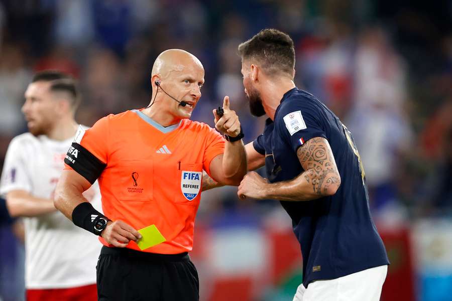 Polsk dommer passer fløjten ved VM-finalen mellem Argentina og Frankrig