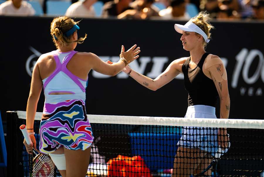 Linda Fruhvirtová na Australian Open vyřadila Markétu Vondroušovou.