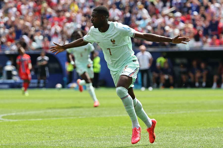 Ousmane Dembélé slaví gól proti Norsku. Ousmane Dembélé slaví gól proti Norsku.