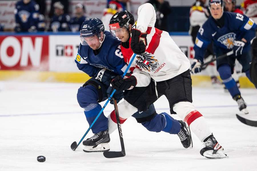 Lucas Thaler im Duell mit Sakari Manninen