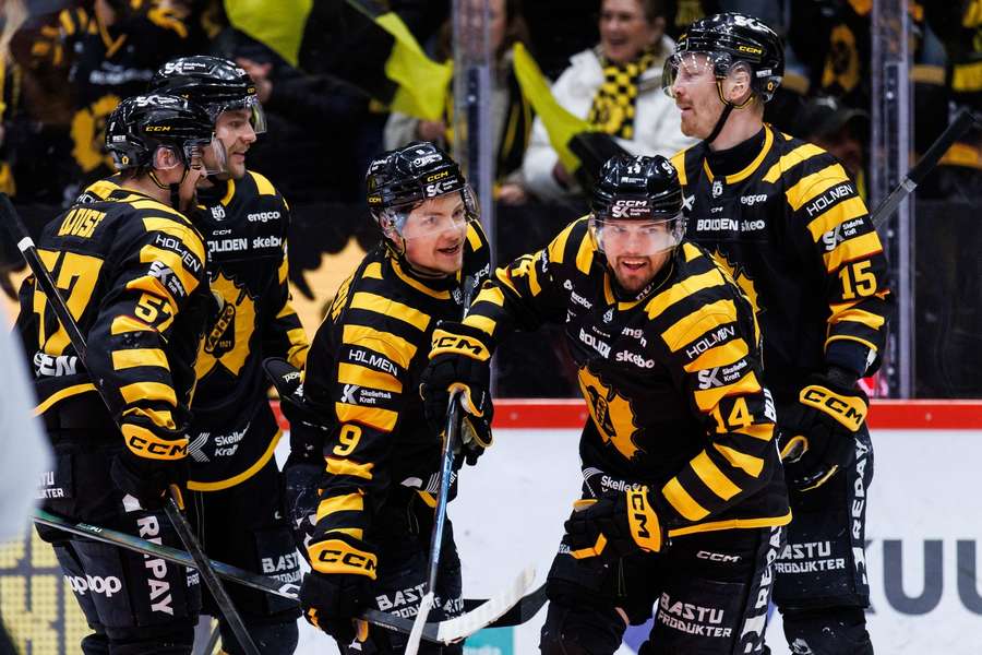 Skelleftea celebrate Andreas Johnson's goal to make it 3-0