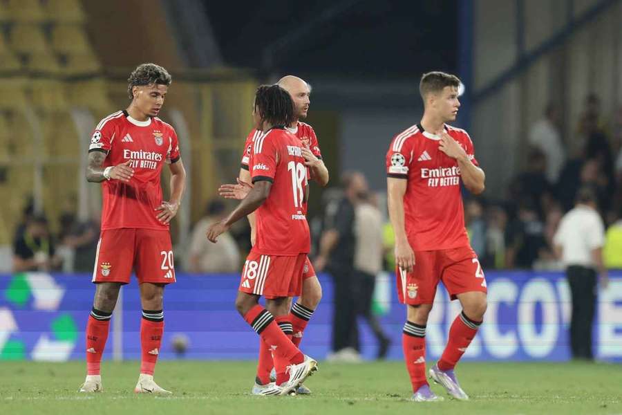 Os jogadores do Benfica no final do jogo em Istambul