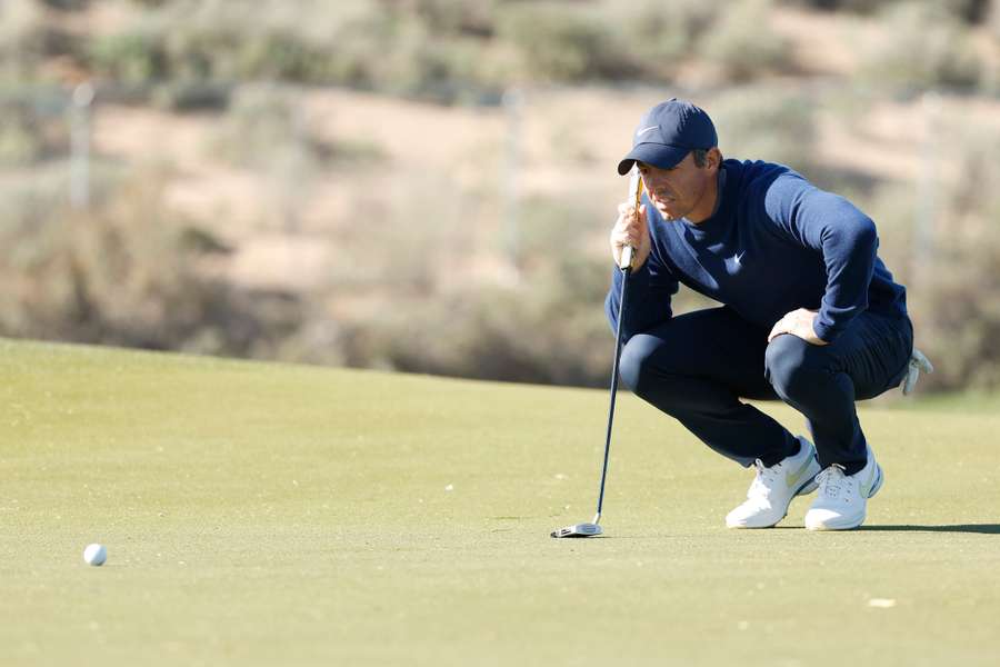 Rory McIlroy lines up a putt