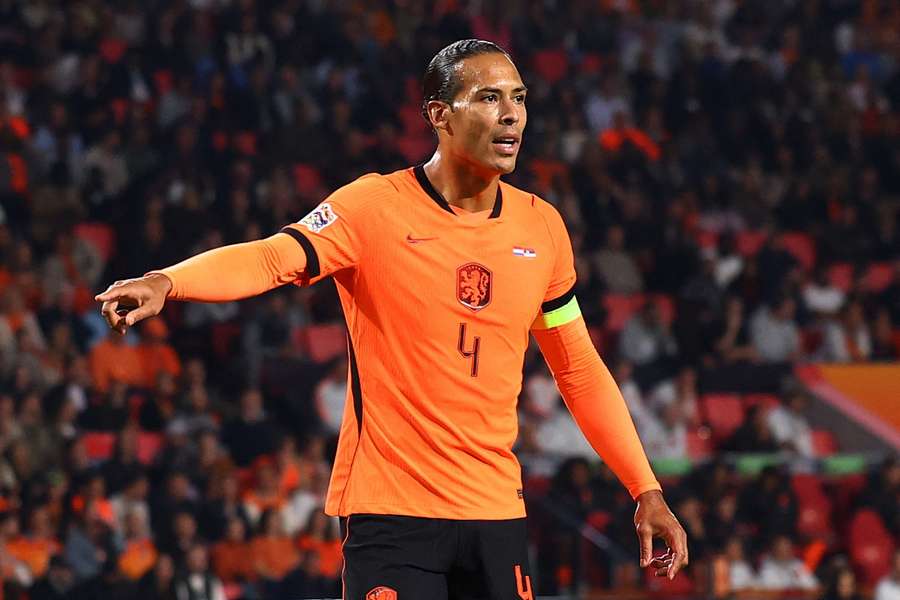 Virgil Van Dijk completou 100 jogos pela Holanda