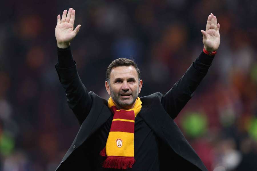 Trenér Galatasaraye Okan Buruk.