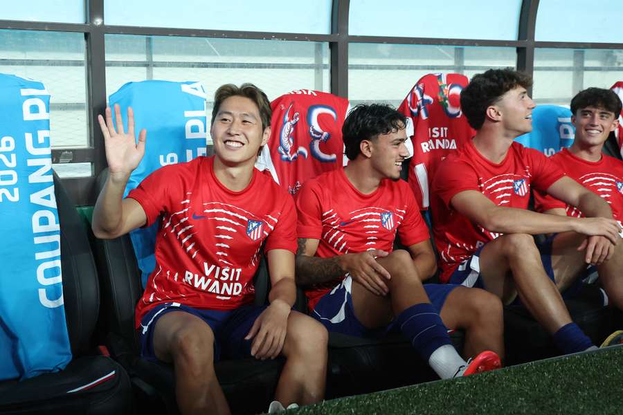 Kang-In Lee, saludando Kang-In Lee, saludando