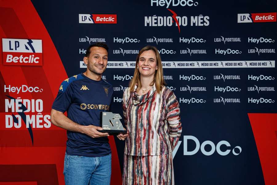 João Carvalho com o prémio de melhor médio do mês João Carvalho com o prémio de melhor médio do mês