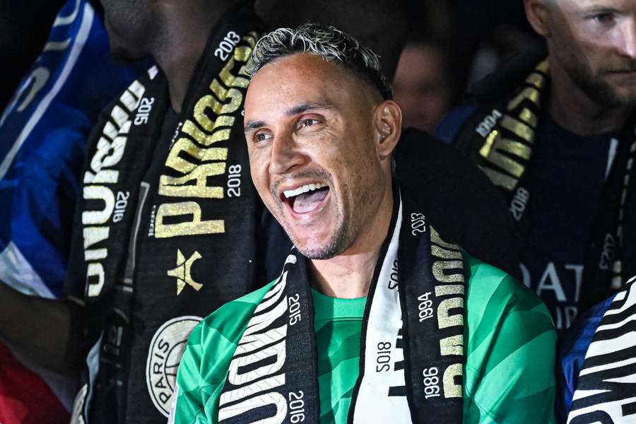 Keylor Navas, ex-Real e PSG, é anunciado como novo reforço do Newell's Old Boys