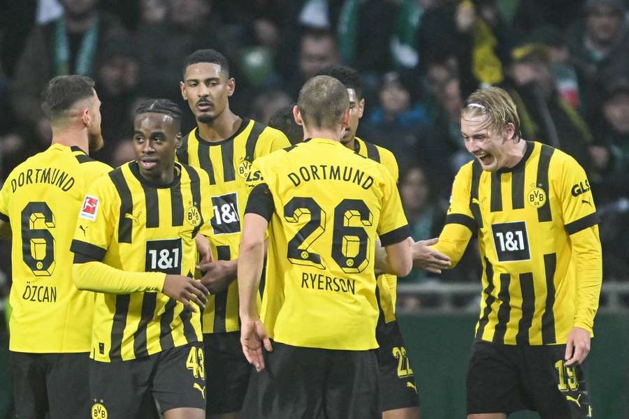 300. Auswärtssieg - Dortmund bleibt im Titelrennen