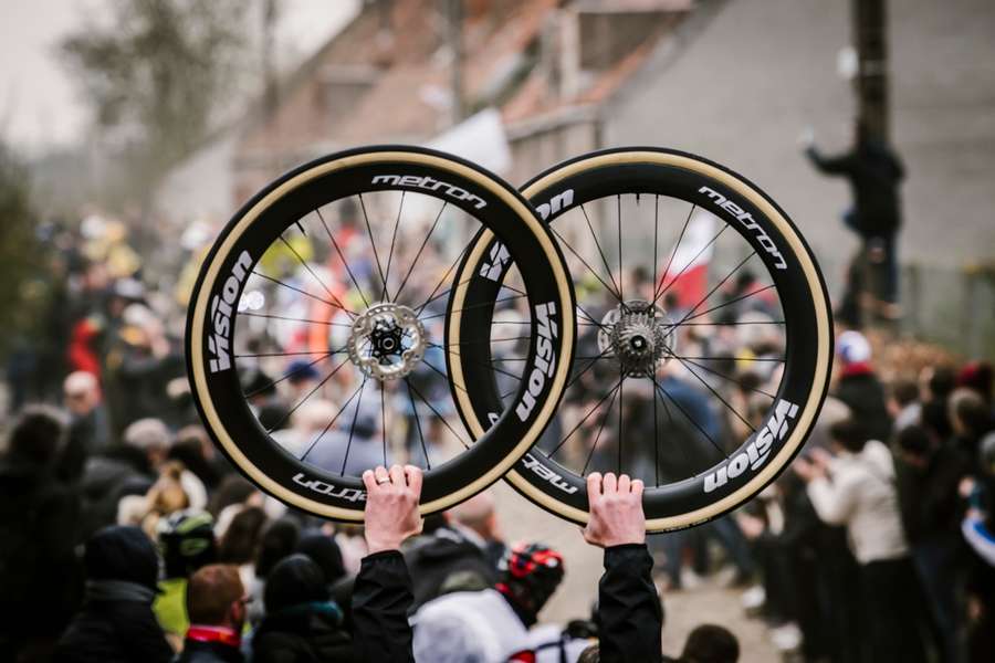 Defekter kommer ligesom styrt utvivlsomt til at spille en rolle i søndagens Paris-Roubaix.