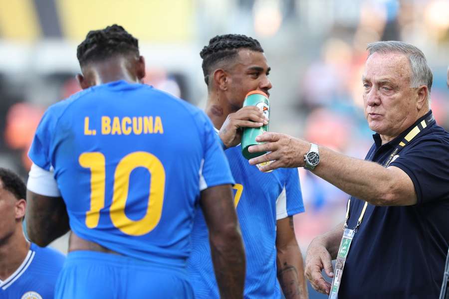 Kapitän Leandro Bacuna (l.) und Dick Advocaat (r.)