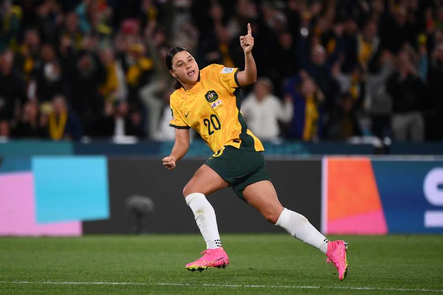 L'attaccante dell'Australia n. 20 Sam Kerr festeggia dopo aver segnato il primo gol della sua squadra