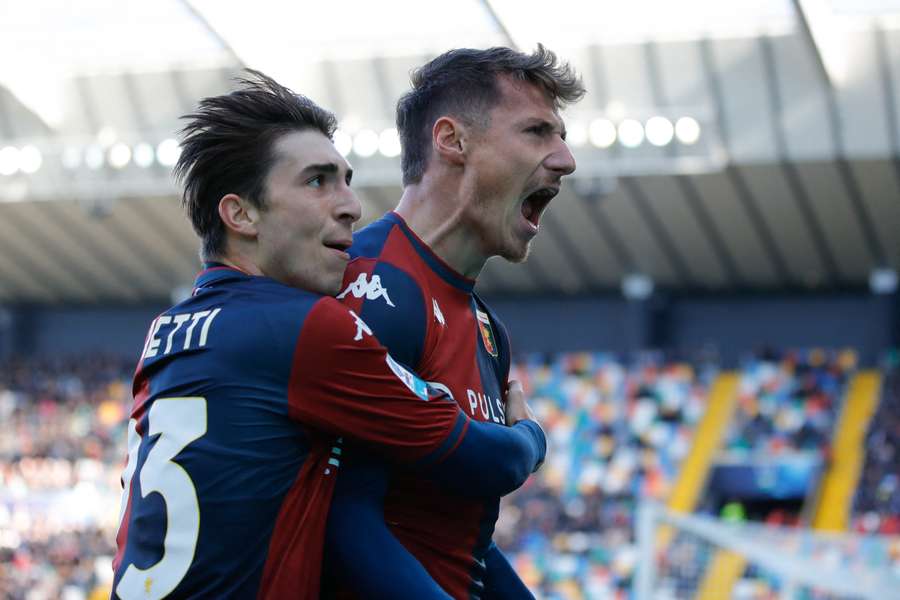 Pinamonti celebra su gol