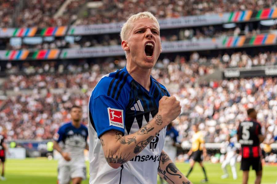 Albert Gronbaek celebrates his equalizer against Frankfurt