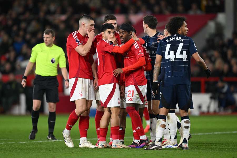 Elanga, suplente, marcó el gol de la victoria que hundió al Aston Villa