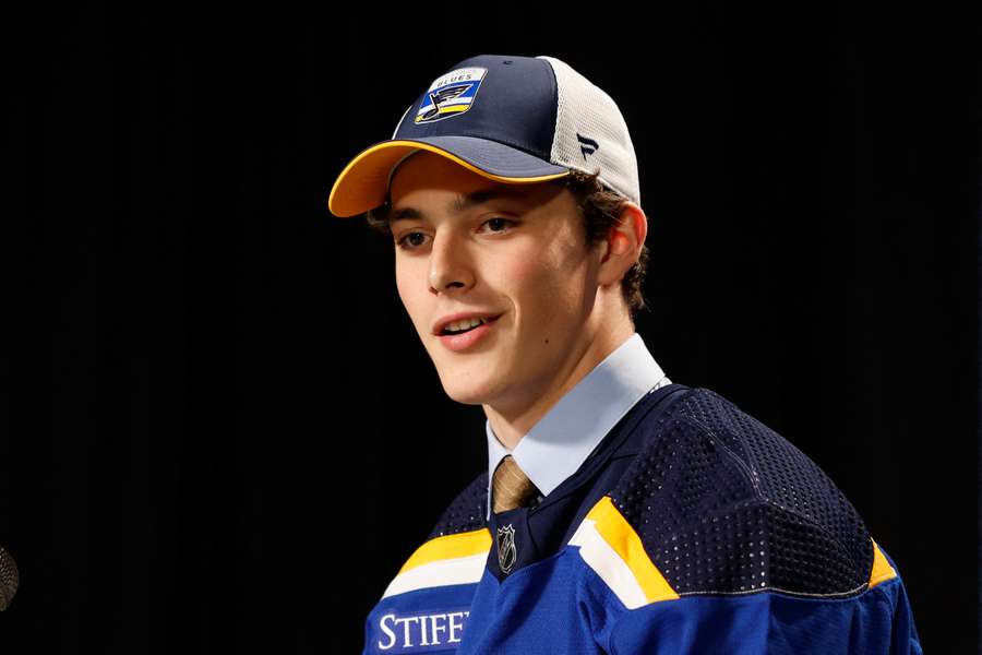 Dvorský doposiaľ odohral v NHL dva zápasy. Dvorský doposiaľ odohral v NHL dva zápasy.