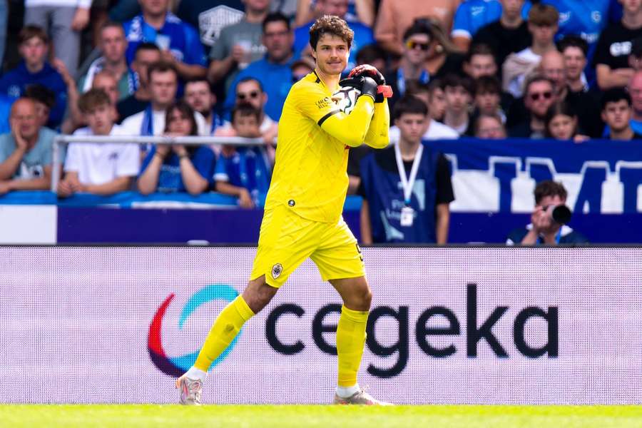 Man Utd, Galatasasary launch offers for Antwerp keeper Lammens