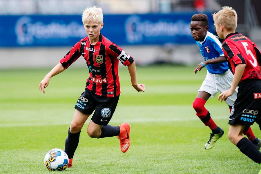 Lucas Bergvall in the Brommapojkarna shirt Lucas Bergvall in the Brommapojkarna shirt