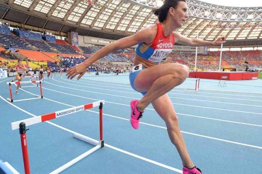 Barreirista Natalya Antyukh perde medalha de ouro conquistada em Londres