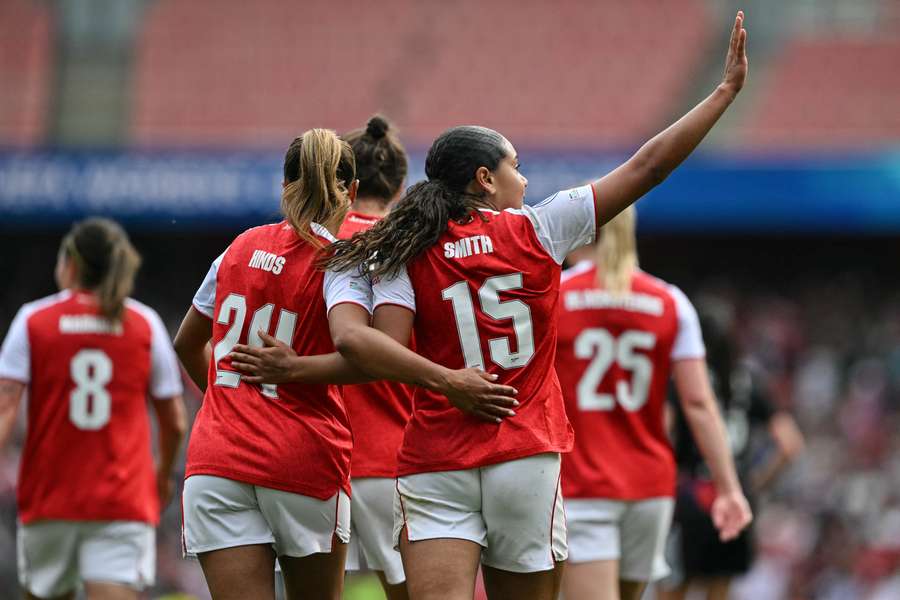 Arsenal have the narrow advantage in their UEFA Women's Champions League semi-final against OL Lyonnes.